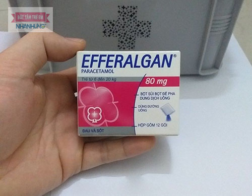 Thuốc hạ sốt cho bé - một trong những sản phẩm được các mẹ sử dụng để cắt cơn sốt cho bé phòng tránh co giật do sốt cao