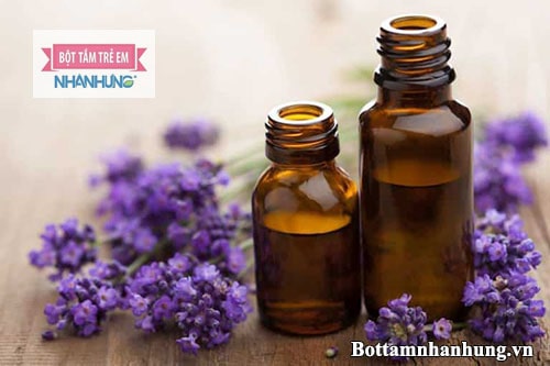 Dầu hoa oải hương trị mụn nước ở tay
