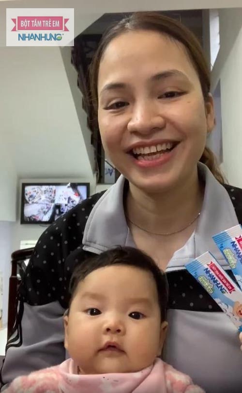 Chị Thoa hạnh phúc chia sẻ về Bột tắm Nhân Hưng