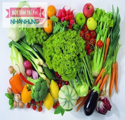 Rau củ quả giúp bổ sung chất xơ và vitamin tốt cho trẻ bị tiêu chảy.