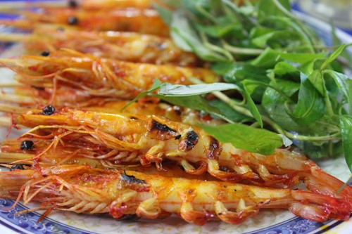  Bé bị viêm phế quản nên tránh ăn tôm.