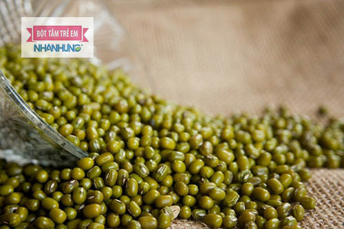 Tuyệt đối không đắp đậu xanh, gạo nếp hay chà xát chanh, muối lên vùng da bị zona