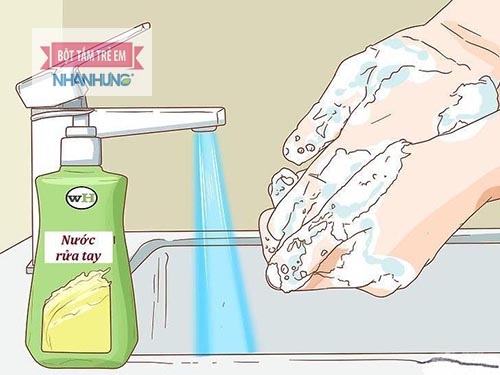 Không sử dụng các loại xà phòng, sữa tắm chứa hóa chất khi bị thủy đậu