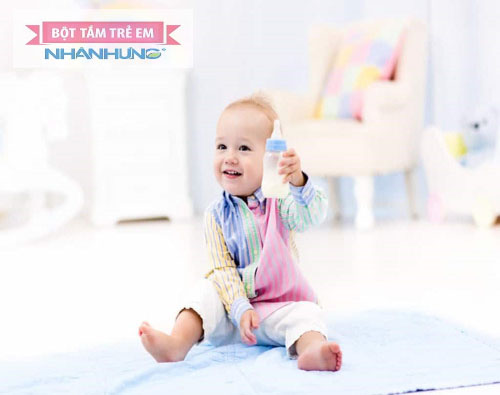 Trẻ sơ sinh bị tiêu chảy cần hạ sốt đúng cách.
