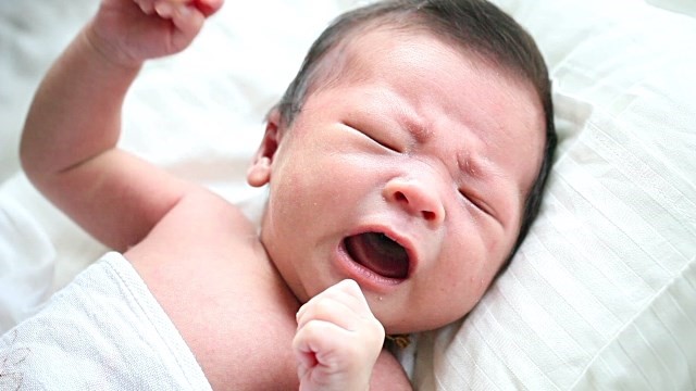 Nấc cụt là phản xạ phổ biến ở trẻ sơ sinh.