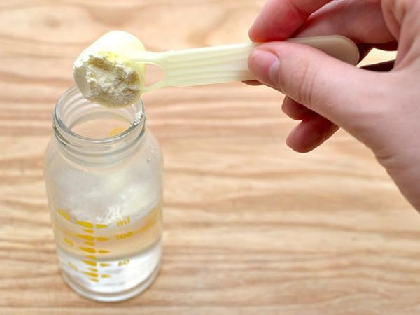 Các lưu ý khi pha sữa cho bé Hướng dẫn chi tiết và chuyên gia khuyến cáo