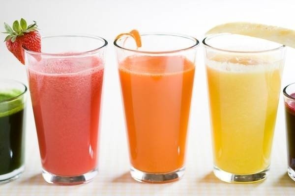 Axit và vitamin C từ trái cây kết hợp với sữa có tác hại cho tiêu hóa trẻ sơ sinh