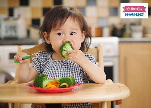 Trái cây, rau xanh là thực phẩm trẻ nên ăn khi bị sốt xuất huyết