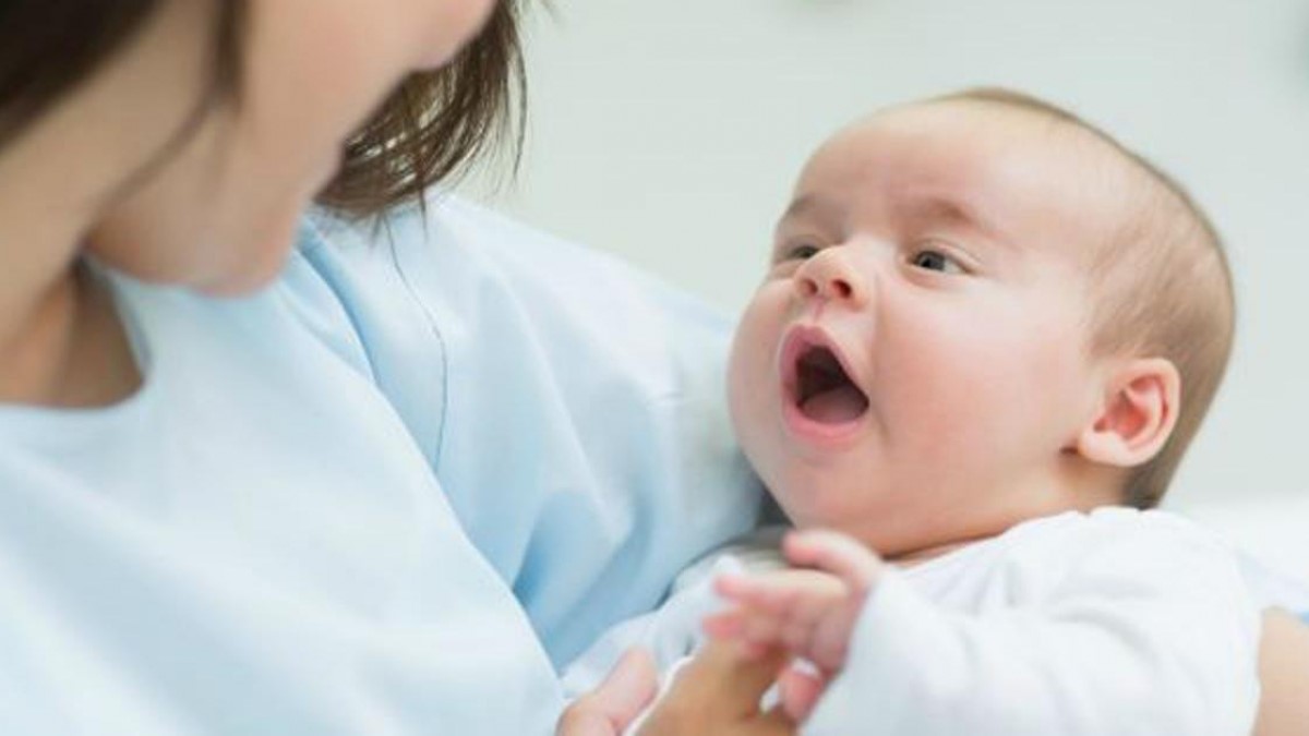 Trẻ sơ sinh bị nấc cụt chủ yếu là do bú sai cách.