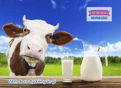 Trẻ viêm da cơ địa không nên uống sữa bò