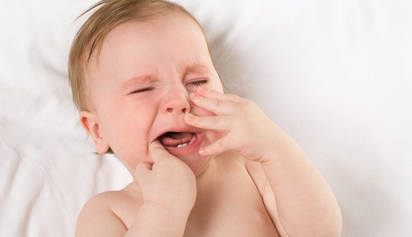 Trẻ bị nhiệt miệng thì nên cho bé ăn các thực phẩm có tính mát. 