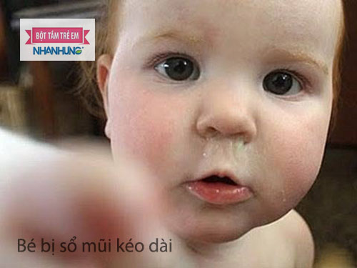 Bé bị sổ mũi kéo dài dễ mắc các bệnh viêm xong, viêm họng, viêm tai giữa...