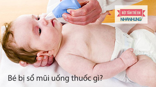 Vệ sinh mũi thường xuyên cho bé