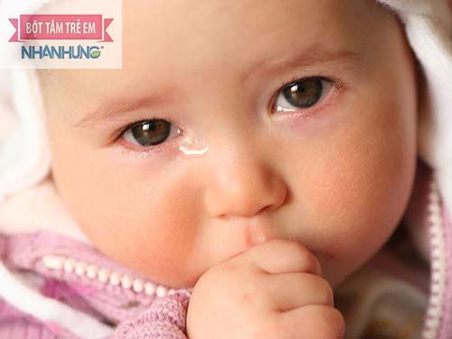Trẻ thường xuyên bị chảy nước mắt