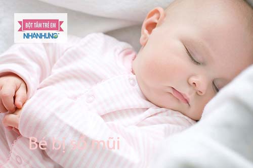 Giữ ấm cơ thể cho bé