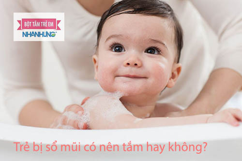 Nhiều mẹ vẫn thường hay đắn đo thắc mắc không biết có nên tắm cho bé khi bị sổ mũi không