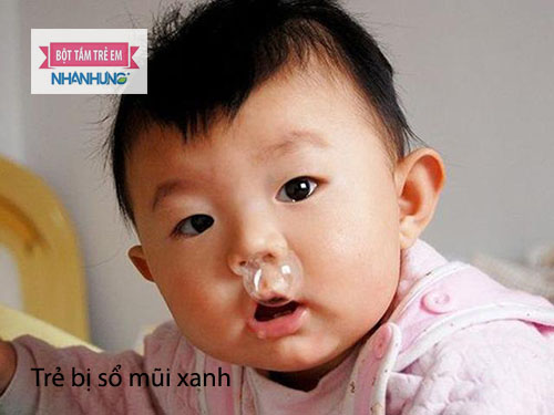 Trẻ bị sổ mũi do vi khuẩn hoặc virus nấm mốc tấn công