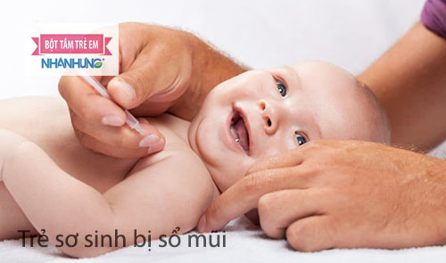 Nhỏ vắc xin đúng lịch cho bé cũng là cách phòng ngừa sổ mũi tăng hệ miễn dịch cho bé