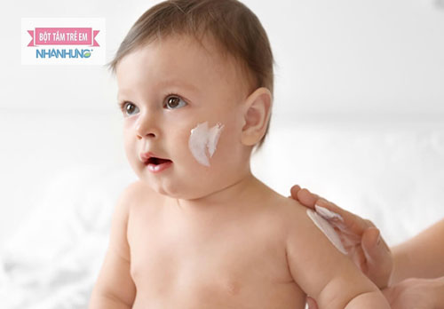 Nên lựa chọn kem dưỡng ẩm an toàn cho trẻ bị chàm sữa