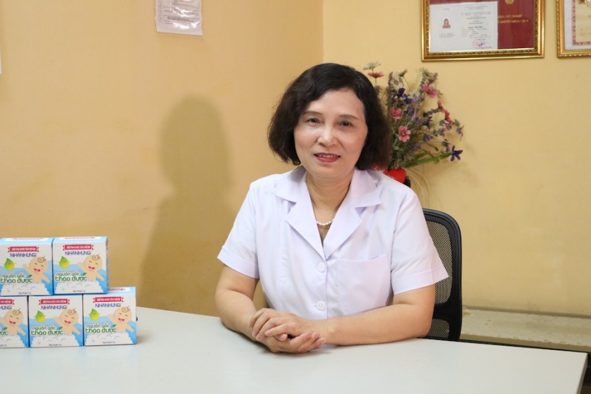 Bác sĩ Nguyễn Minh Hằng có nhiều năm kinh nghiệm trong trị chàm sữa ở trẻ