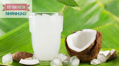 Sử dụng nước dừa chữa chốc mép ở trẻ