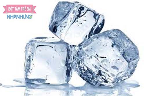 Sử dụng đá lạnh chữa chốc mép ở trẻ