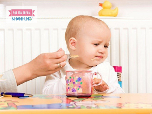 Trẻ biếng ăn là vấn đề đau đầu của các bậc cha mẹ.