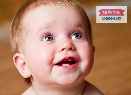 Bé thường mọc răng cửa trước rồi đến răng nhai và răng nanh.
