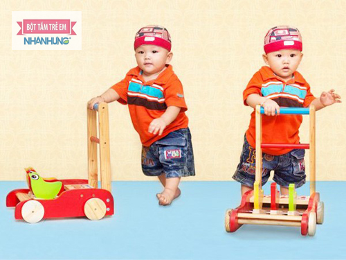Hình ảnh xe tập đi 3 con gà được ưa chuộng trên thị trường.