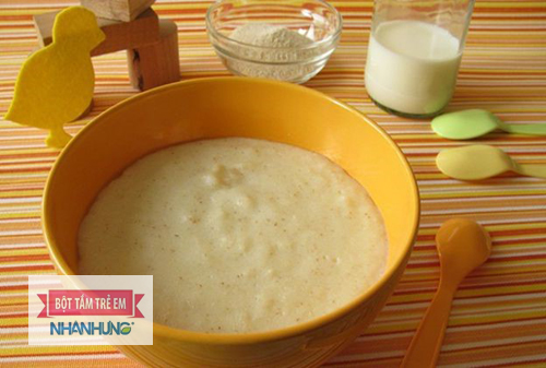 Trẻ 8 tháng cần được cung cấp 2 bữa bột trong ngày.