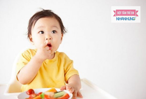 Trẻ 8 tháng biếng ăn phải làm thế nào?