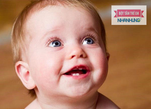 Tầm 16 đến 22 tháng là bé sẽ mọc răng nanh.