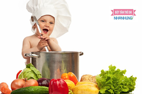 Chế độ ăn uống hợp lý tạo nguồn dinh dưỡng cho cơ thể bé.