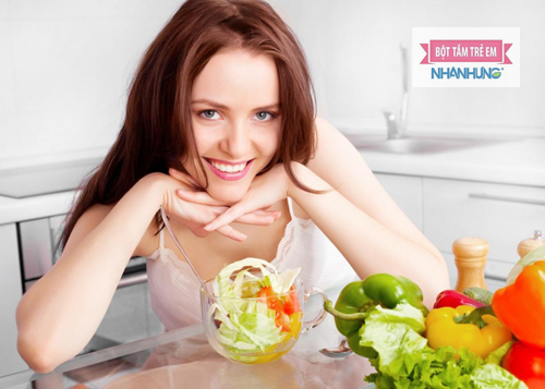 Chế độ dinh dưỡng cho mẹ là nguồn sữa dinh dưỡng cho bé.