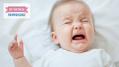 Trẻ thường hay khóc quấy rối khi bị ho, khó thở.
