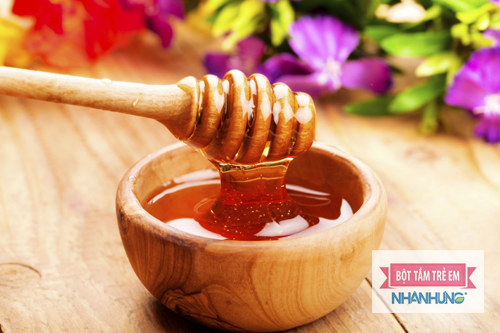 Mật ong có tác dụng diệt khuẩn và kháng viêm tốt.