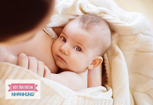 Sữa mẹ là nguồn dưỡng chất tốt nhất cho sức khỏe của trẻ sơ sinh.