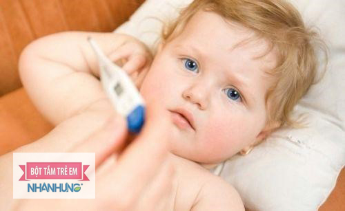Nhiệt độ giảm vào ban đêm khiến trẻ bị cảm lạnh.