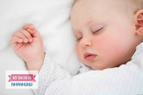 Vệ sinh sạch sẽ không gian sống cho bé thường xuyên.