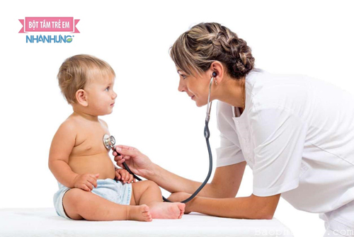 Cần đưa trẻ đi khám khi có dấu hiệu mắc bệnh.