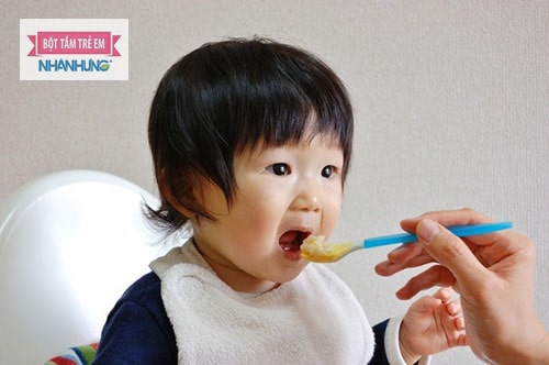 Làm thế nào khi bé 2 tuổi biếng ăn