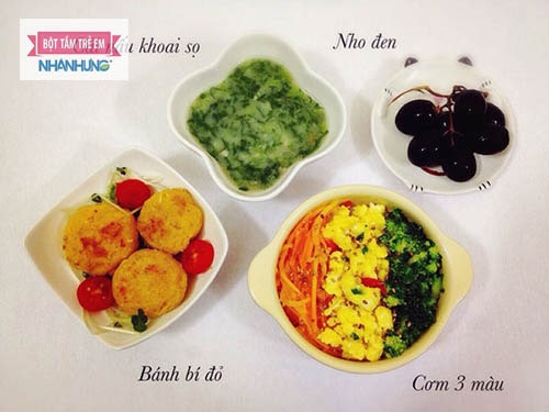  Mẫu số một: Cơm 3 màu, cải nấu khoai sọ, bánh bí đỏ và nho đen.