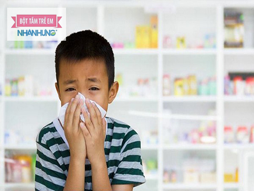 Chảy máu cam ở trẻ cần xử lý đúng cách để tránh mất máu.