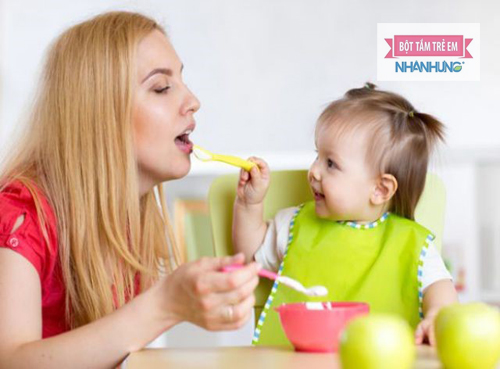 Thực đơn cho bé 10 tháng tuổi biếng ăn cần được bổ sung phong phú.