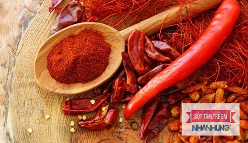 Trẻ bị đau mắt đỏ kiêng ăn đồ cay, nóng