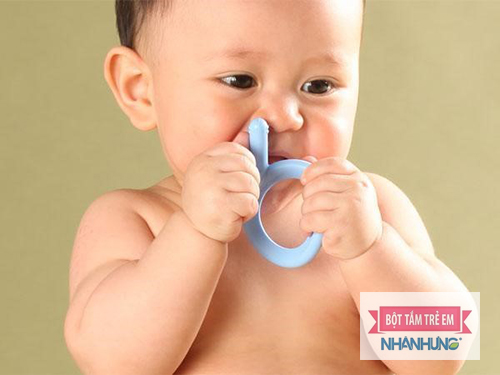 Bổ sung đầy đủ chất dinh dưỡng để con sớm mọc răng.