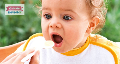 Thay đổi chế độ ăn uống của trẻ khi bị táo bón ra máu.