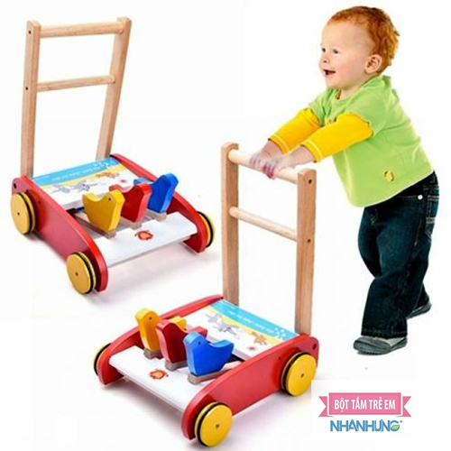 Xe tập đi 3 con gà rất có lợi cho những bé tập đi.