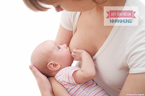 Tư thế bú cũng làm cải thiện tốt hiện tượng trớ sữa ở trẻ