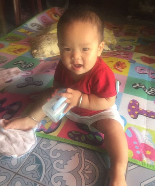 Bé Phong vừa trải qua những ngày khổ sở vì mẩn ngứa